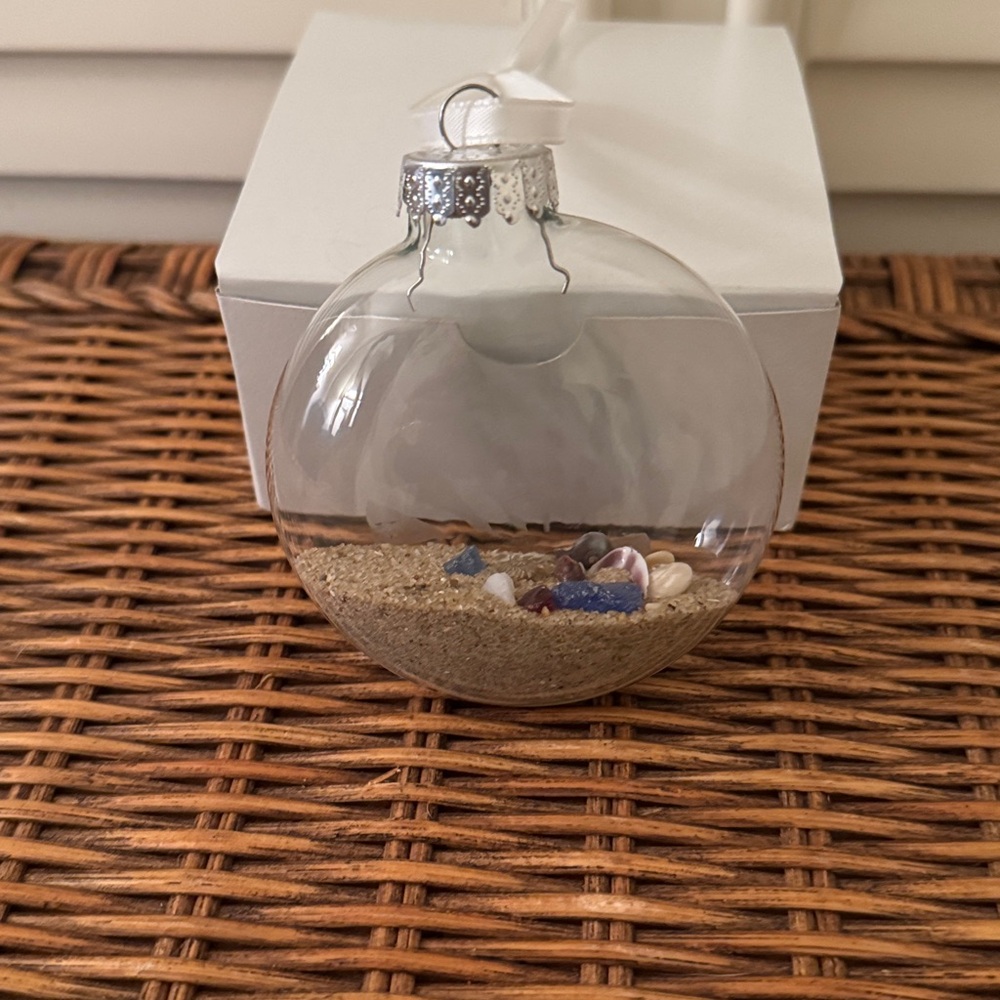 Elegant Clear Glass Ornament with Sand and Seashells - Picture 2 of 2